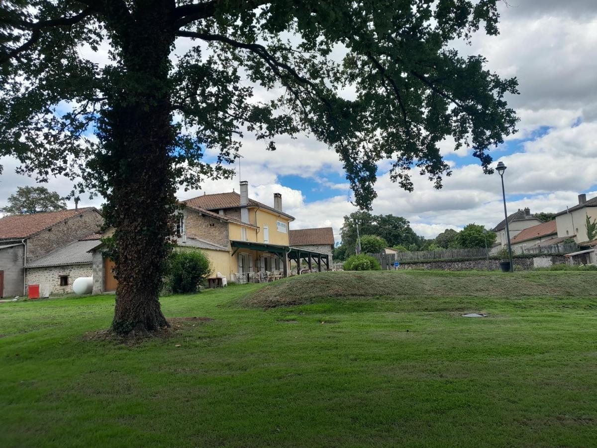 Auberge La Marchadaine Montrollet Exteriör bild