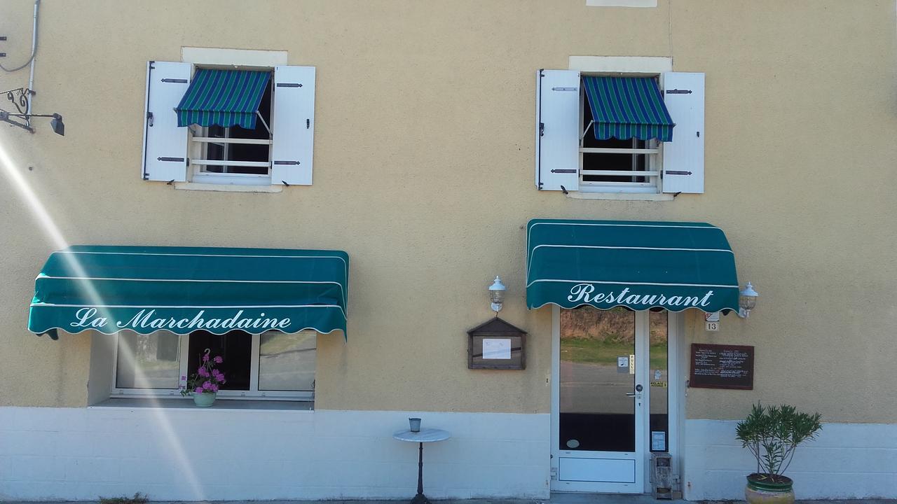 Auberge La Marchadaine Montrollet Exteriör bild