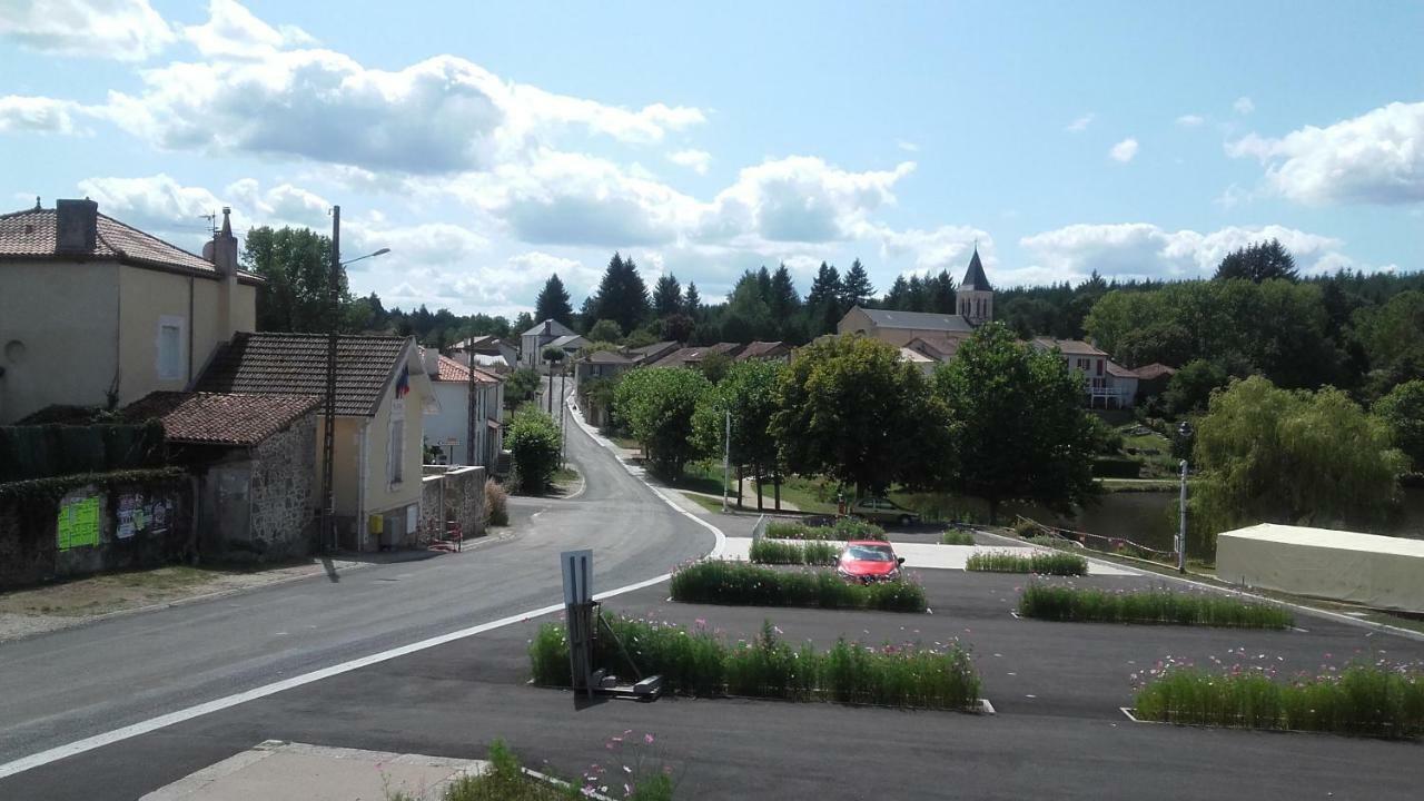 Auberge La Marchadaine Montrollet Exteriör bild