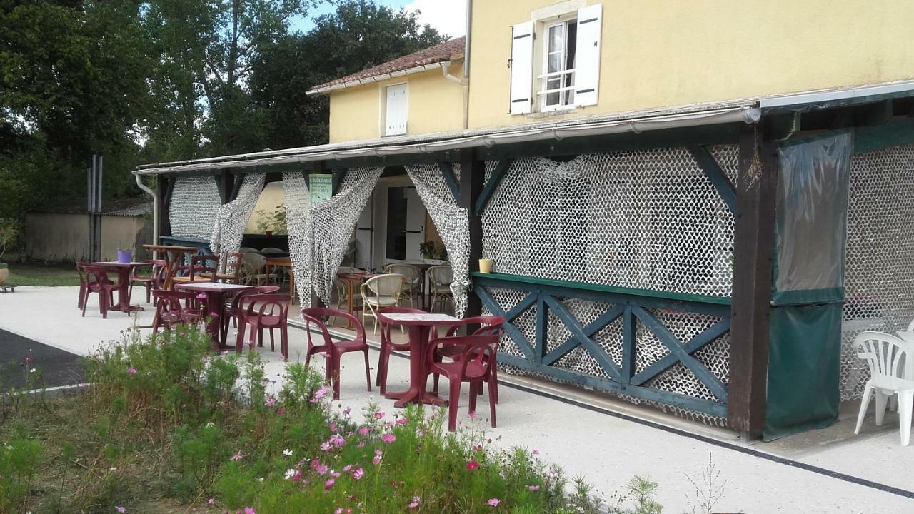 Auberge La Marchadaine Montrollet Exteriör bild